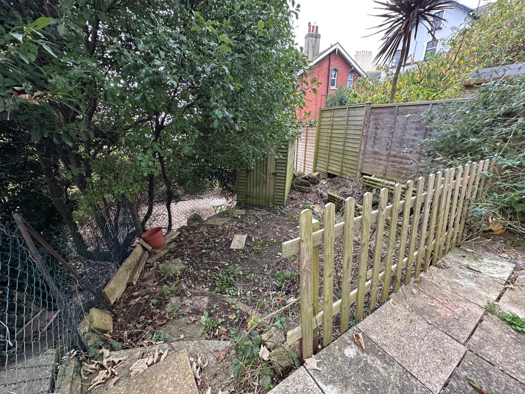 Lot: 73 - ONE-BEDROOM FLAT WITH PRIVATE ENTRANCE - Outside Space